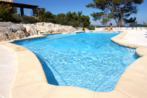 piscine coque polyester